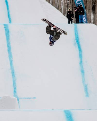 AP-1Y52XKRQN2111-headerMedia