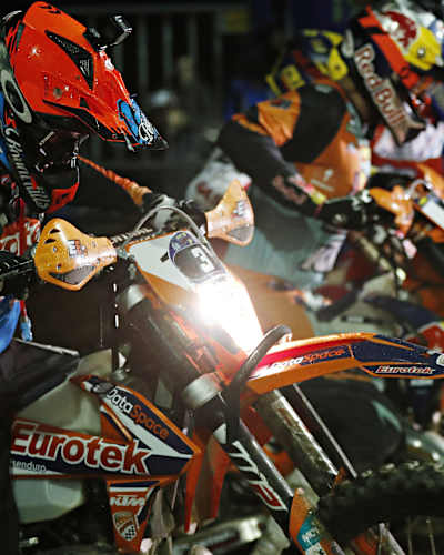 AP-1YA1AYBAS1W11-headerMedia