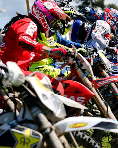 AP-1YA1BE5HN1W11-headerMedia