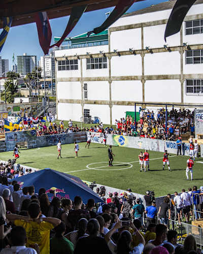 An image of the players, pitch and venue for Neymar Junior's football competition.