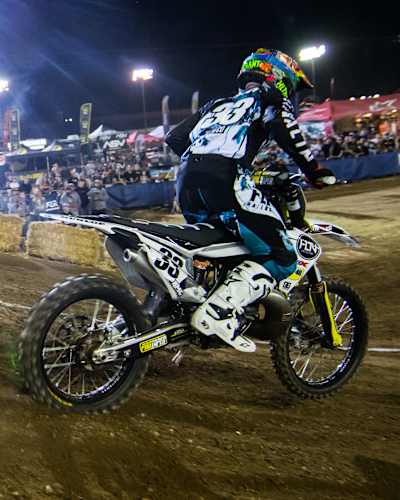 AP-1ZR88R9B92111-headerMedia