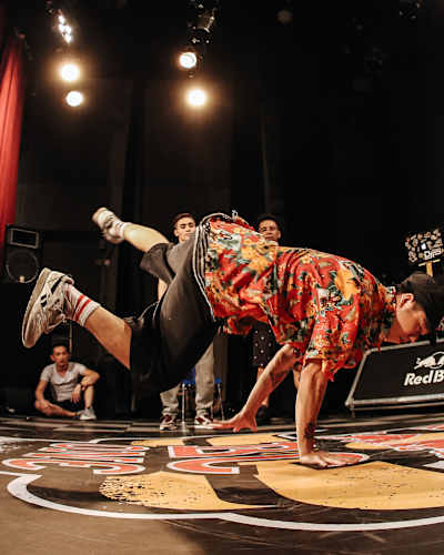 AP-1ZRNBJMF92111-headerMedia