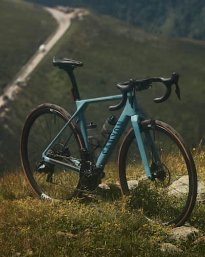 Canyon disc road bike deals