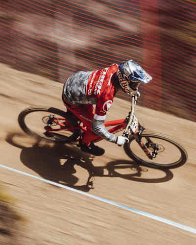 AP-1XJS6F73W2111-headerMedia