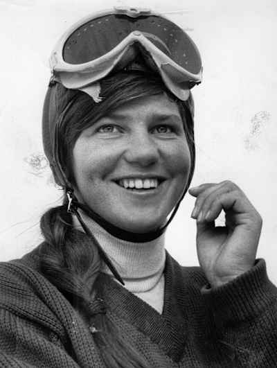Portrait de la skieuse Traudel Hecher.