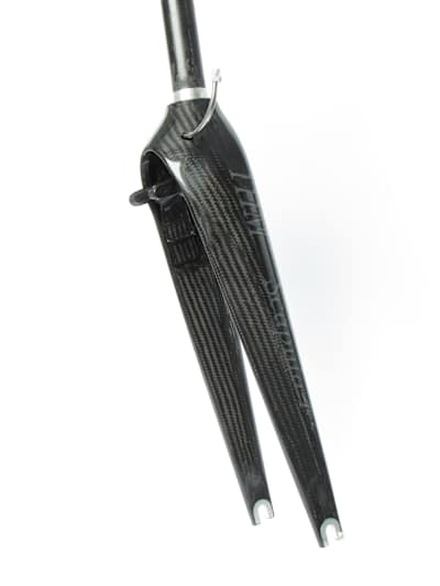 A closer look at the THM Scapula F carbon road fork from THM