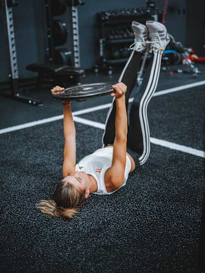Targeted core exercises help Iva Jovic prepare for match demands