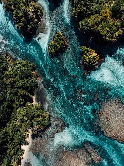 Drone shot de la Isla Escudo de Veraguas, Golfo de los Mosquitos, Panamá