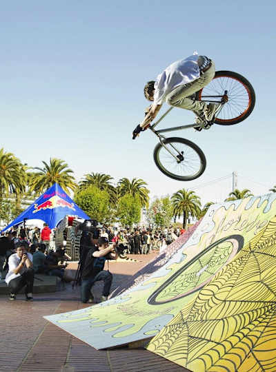 Fixed Gear + Street Art + San Francisco = Awesome