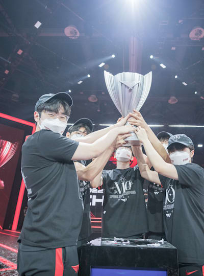 T1 hold their LCK Spring Season 2022 trophy high during the celebrations