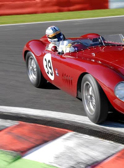 10 carros de carrera icónicos que nunca olvidaremos