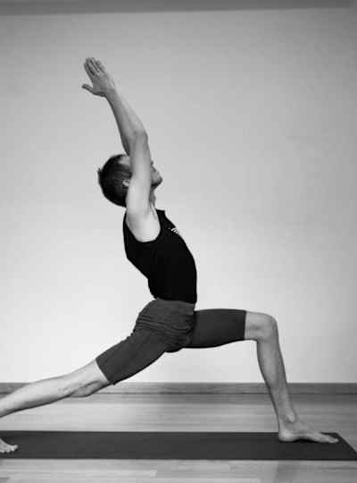 自宅でできる ゲーマーのためのヨガ ビデオゲーム フィットネス レッドブル