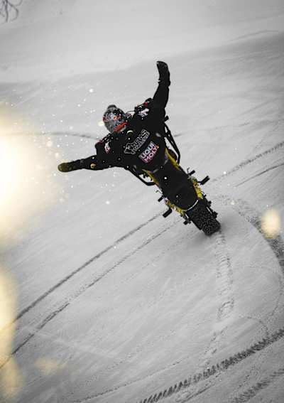Motorbike stunt vozač Arunas Gibieza 