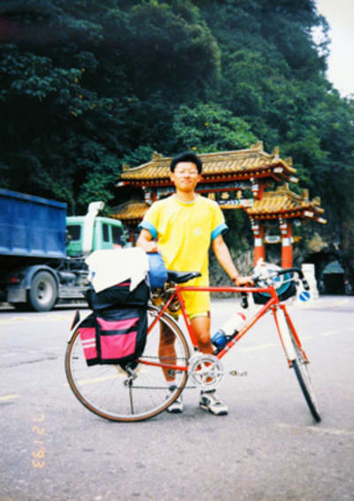 沒有嘗試登山前，Joe Joe Huang曾獨自騎車環島。