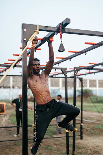Participants during an obstacle at Wild Warrior