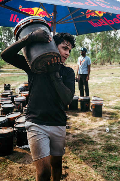 Participants during an obstacle at Wild Warrior