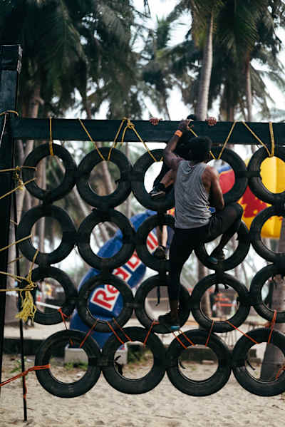 Participants during an obstacle at Wild Warrior