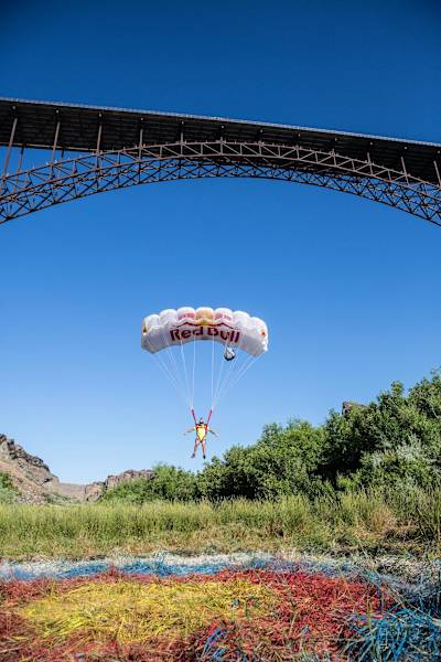 Swooping in for the final jump of the world record.