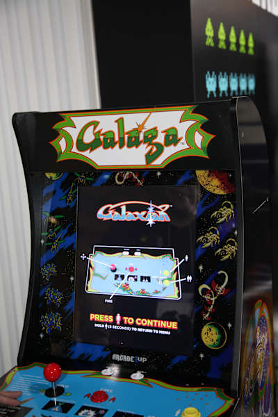 往年のアーケード筐体を3/4スケールで復刻、『ARCADE 1UP』の魅力とは！