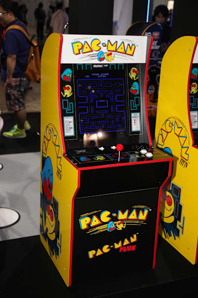 『PAC-MAN』は筐体デザインのポップさが際立つ。