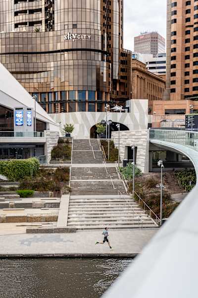Running alongside Adelaides Torren Rivier