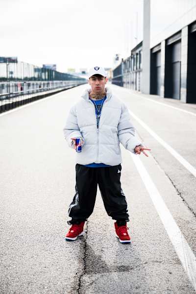 Teorema posando en el circuito del jarama