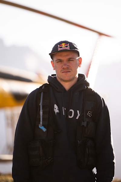 Kade Edwards na planie filmu MTB ANYTIME.