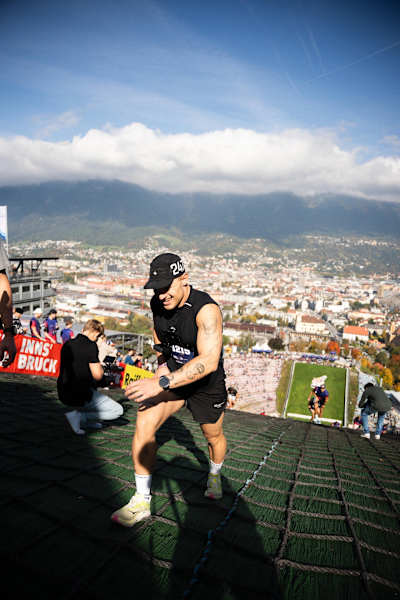 Fitness Creator Lukas Müller kurz vor dem Ziel bei Red Bull 400 in Innsbruck 2025.
