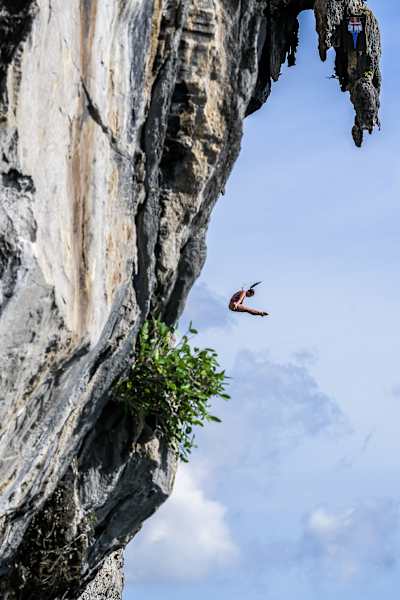Kaylea Arnett showcases her skill with an epic 21.5-metre cliff dive at Lagen Island, the first stop of the 2025 Red Bull Cliff Diving World Series in El Nido, Philippines