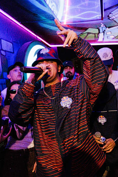 Androide performs during the cypher prior the Red Bull Batalla World Final