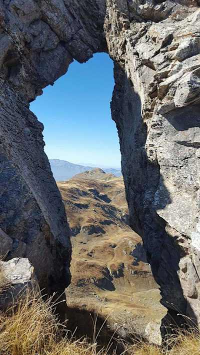 Шуплив камен