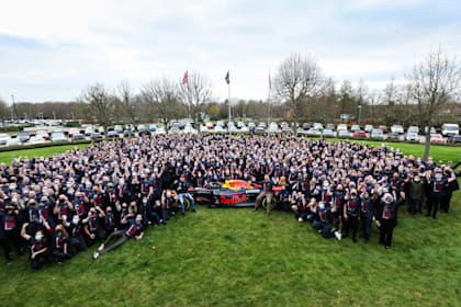 Das Team von Red Bull Racing feiert den Titel von Max Verstappen als Formel-1-Weltmeister 2021. Wir stellen euch die erfolgreichsten Formel-1-Teams aller Zeiten vor.