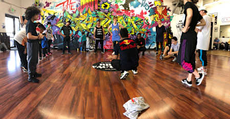 RoxRite teaching a class at BBoy Factory