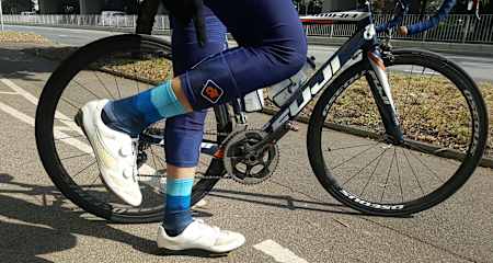 冬天踩車應穿上七分褲及襪子