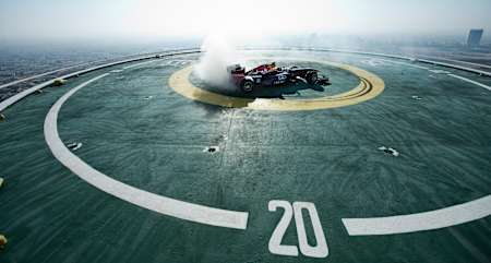 ブルジュ・アル・アラブのヘリポート上でドーナッツターン！