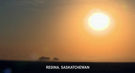 而马克的家乡里贾纳是远近闻名的平原地区，虽说降雪量足够，但远未达到滑雪所需的条件，更别提走出过什么职业滑手。