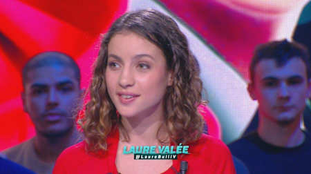 La commentatrice League of Legends et journaliste eSport Laure "Bulii" Valée sur la chaine Canal +.