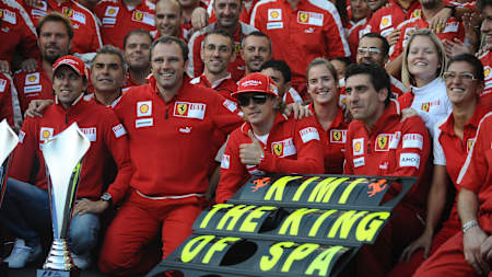 Alle jubeln für Kimi, den König von Spa!