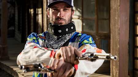 Chaleco López, listo para desenfundar