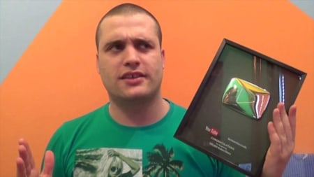 Silver Play Button od YouTubea