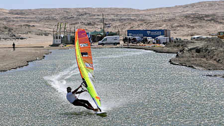 Antoine Albeau at the start of the speed course