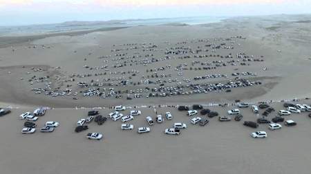 تجمع السيارات عند طعس العطية بخور العديد