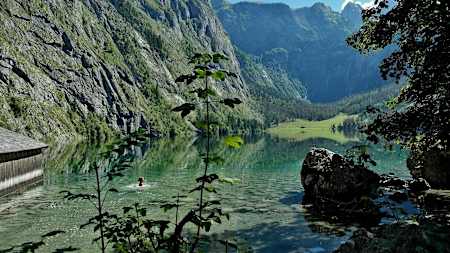 Wer zum Obersee möchte, muss den Königssee queren.