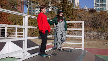 스케이트 보드는 재밌어! (이유리(오), 김다솜(왼))