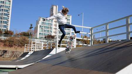 김영솔 스케이터의 킥플립!