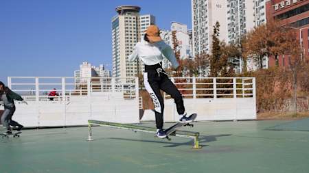 김승인 스케이터의 백사이드 보드슬라이드!