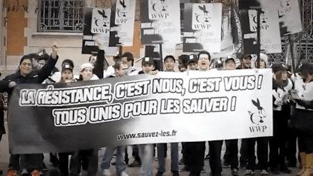 En 2011, La campagne “Sauvez-les !” met en scène les communautés pour faire la promotion des versions Noir et Blanc.