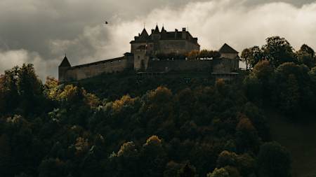 Wer wird als Erste und Erster das Schloss von Gruyères beim ersten Red Bull Conquête du Château erobern?