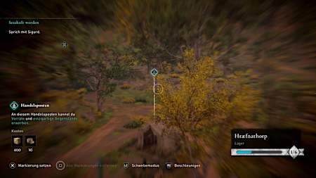 Mit dem Raben schauen wir uns an, wie wir unsere Siedlung ausbauen können. Neue Gebäude schalten zusätzliche Features und Missionen frei.