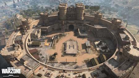 Ganz im Südosten der Karte von Verdansk befindet sich der Zordaya Prison Complex. Einer der besten Call of Duty: Warzone Landeplätze